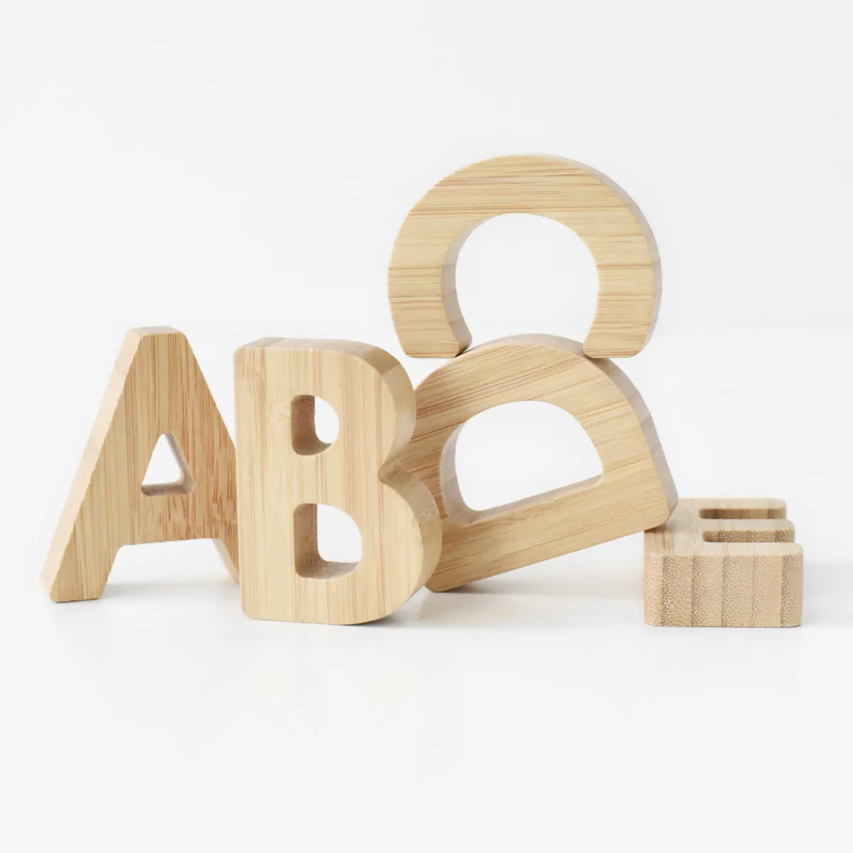bamboe_alfabet_letters_3.webp Wee Gallery Taal & Communicatie | 5 Jaar*Bamboe Alfabet Letters
