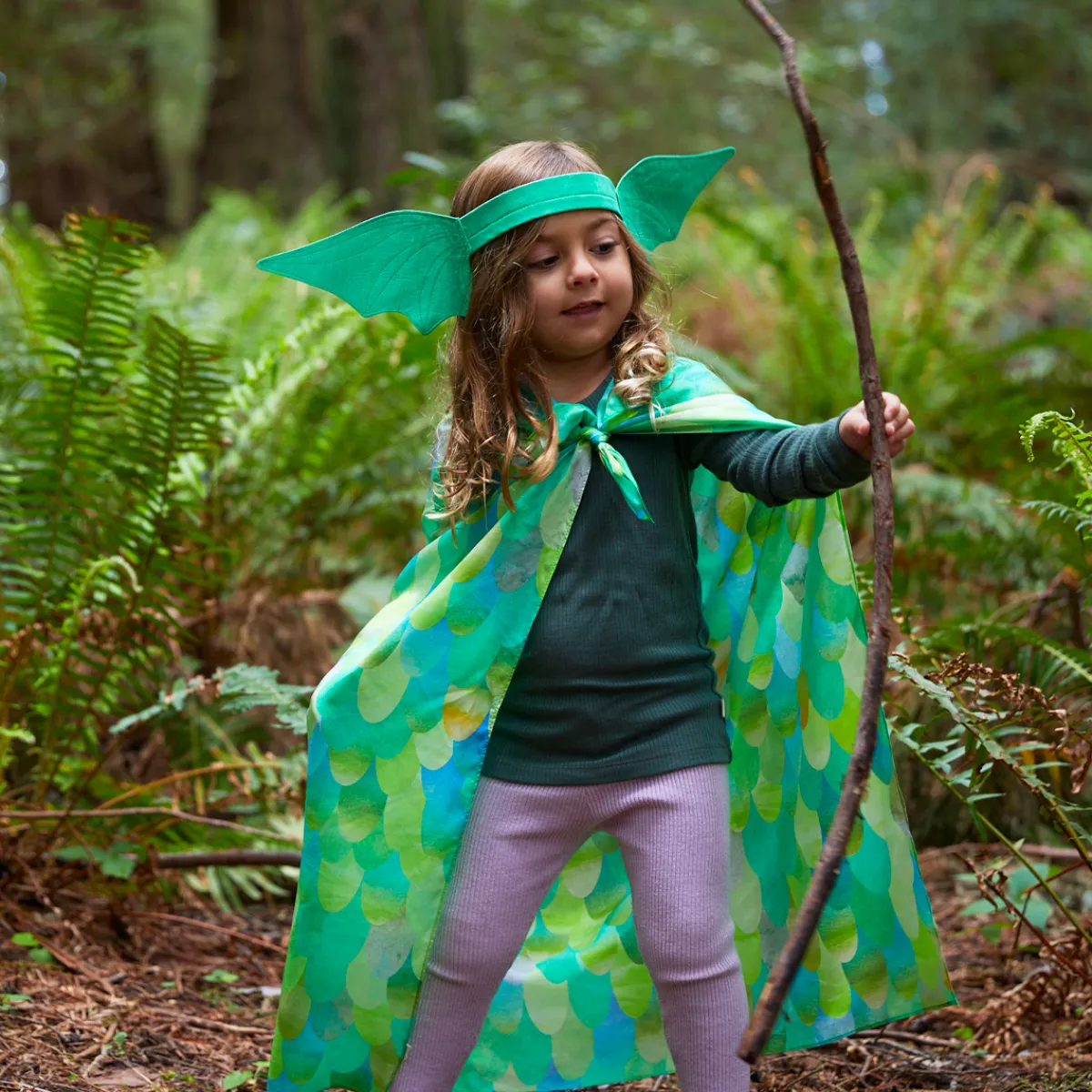 dinosauraus_oren_hoofdban_2.webp Sarah's Silks Creativiteit & Fantasie | 3 Tot 4 Jaar*Dinosauraus oren hoofdband - groen