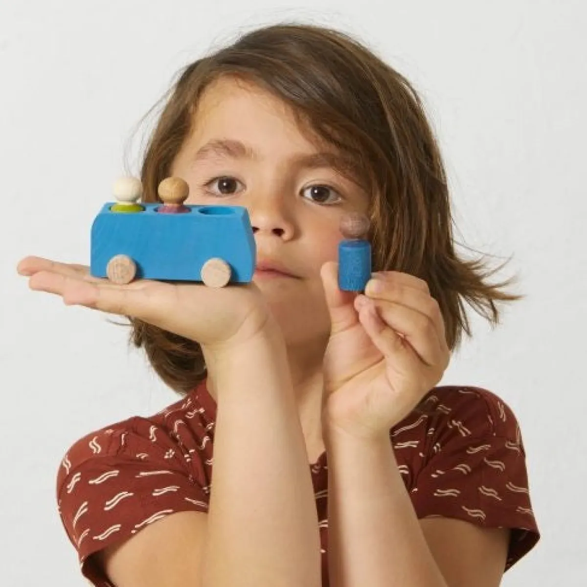 houten_bus_met_poppetjes__2.webp Lubulona Creativiteit & Fantasie | Ruimtelijk Inzicht*Houten bus met poppetjes - blauw