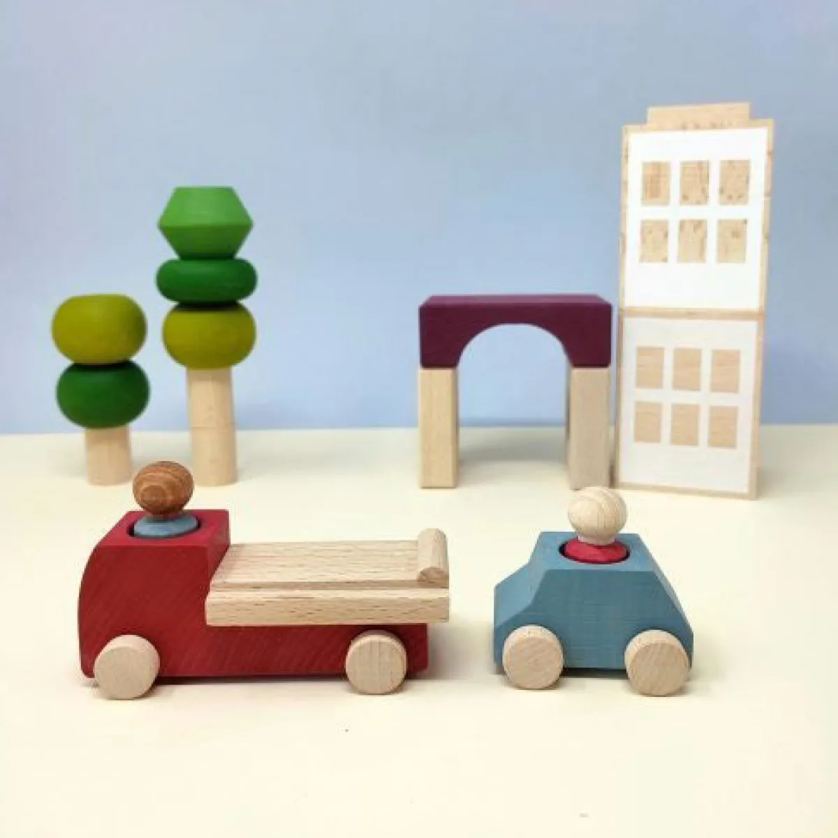 houten_takelwagen__rood_4.webp Lubulona Ruimtelijk Inzicht | Motoriek*Houten takelwagen - rood