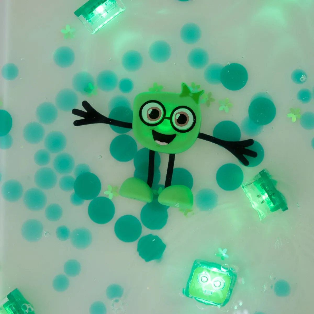 lichtgevend_badspeelfiguu_4-1.webp Glo Pals Zintuigen | 5 Jaar*Lichtgevend badspeelfiguur - Party - Multi kleuren