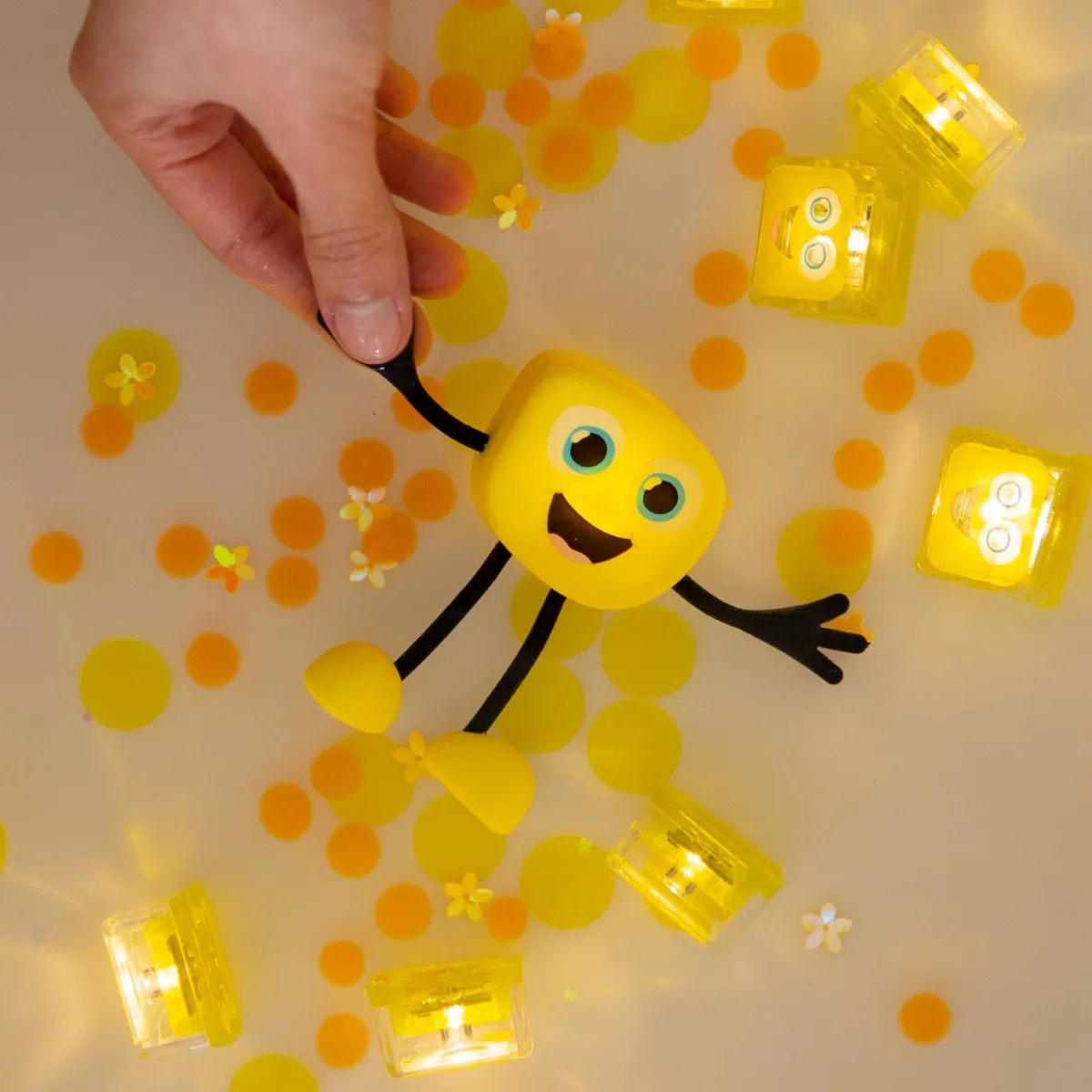 lichtgevend_badspeelfiguu_4-5.webp Glo Pals Zintuigen | 3 Tot 4 Jaar*Lichtgevend badspeelfiguur - Pippa - Groen