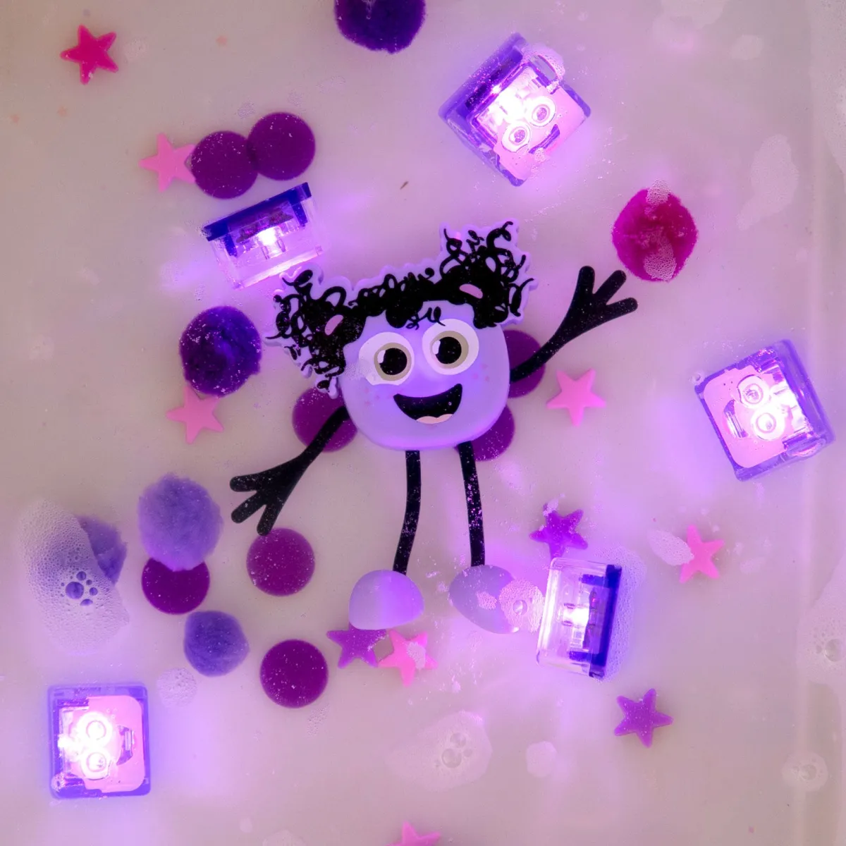 lichtgevend_badspeelfiguu_6-3.webp Glo Pals Zintuigen | 5 Jaar*Lichtgevend badspeelfiguur - Sammy - Rood