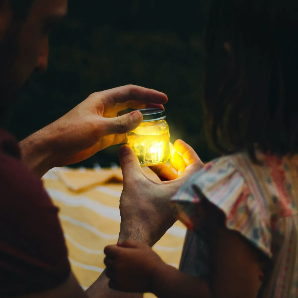 lichtgevende_blokjes__par_11.webp Glo Pals Zintuigen | 5 Jaar*Lichtgevende blokjes - Party - multi kleuren