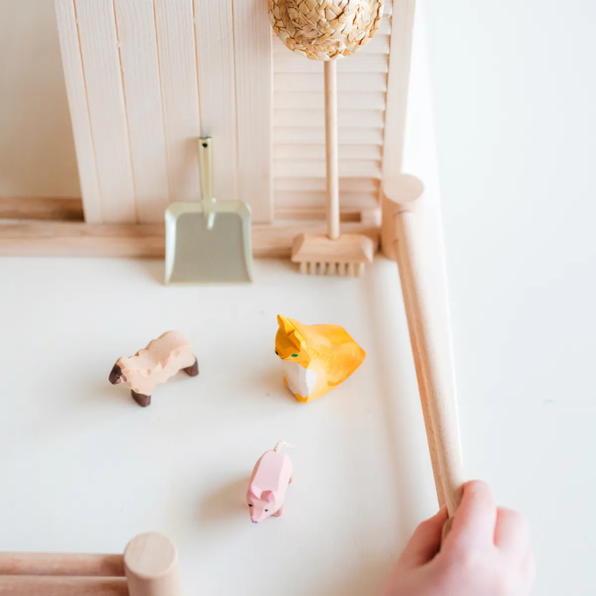 poppenhuis__barnhouse_12.webp Het houten huis Emoties & Sociaal Gedrag | Creativiteit & Fantasie*Poppenhuis - Barnhouse