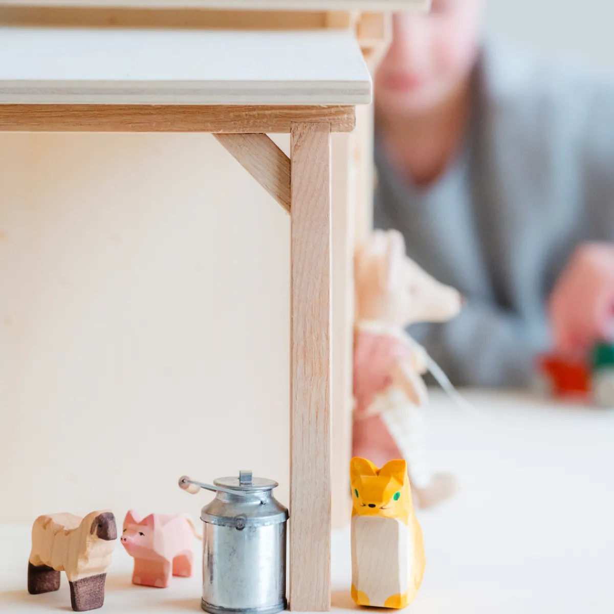 poppenhuis__barnhouse_15.webp Het houten huis Emoties & Sociaal Gedrag | Creativiteit & Fantasie*Poppenhuis - Barnhouse