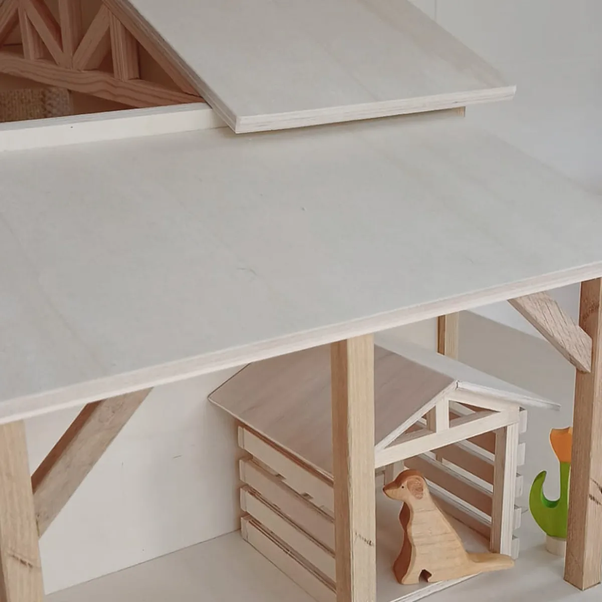 poppenhuis__barnhouse_5.webp Het houten huis Emoties & Sociaal Gedrag | Creativiteit & Fantasie*Poppenhuis - Barnhouse