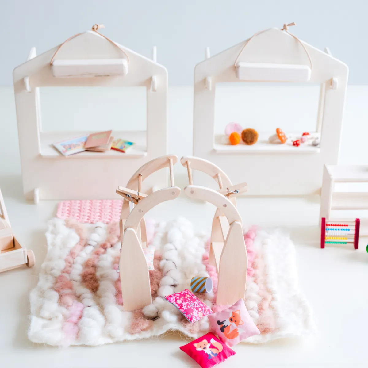 poppenhuis__meubel__blokk_2.webp Het houten huis Emoties & Sociaal Gedrag | Creativiteit & Fantasie*Poppenhuis - meubel - blokkenkar