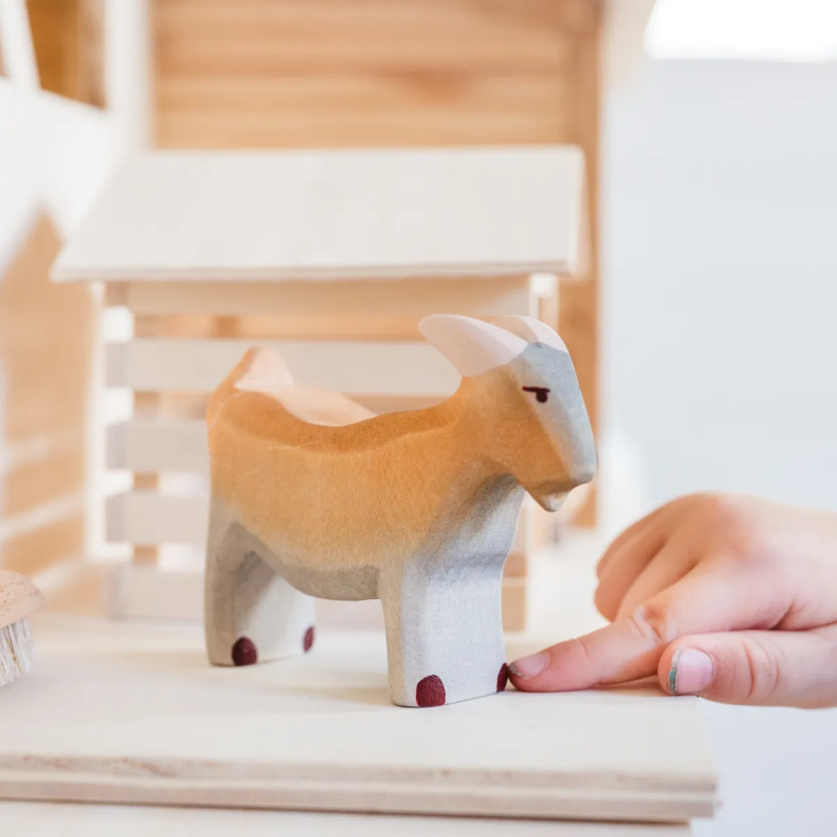poppenhuis__meubel__diere_3.webp Het houten huis Emoties & Sociaal Gedrag | Creativiteit & Fantasie*Poppenhuis - meubel - dierenhok