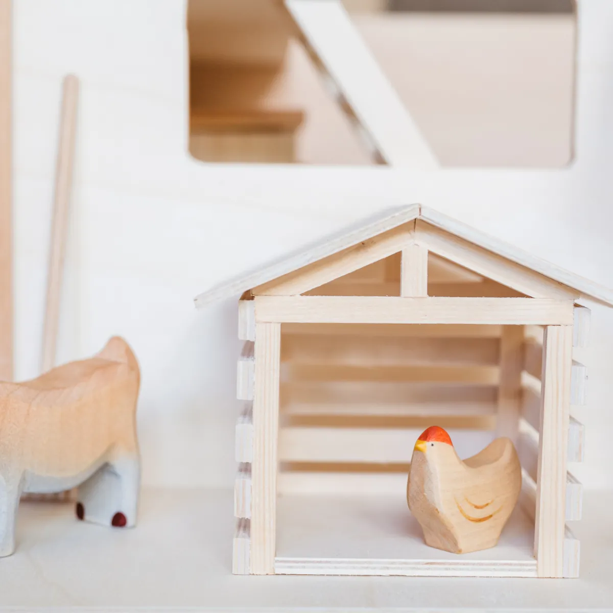 poppenhuis__meubel__diere_4.webp Het houten huis Emoties & Sociaal Gedrag | Creativiteit & Fantasie*Poppenhuis - meubel - dierenhok
