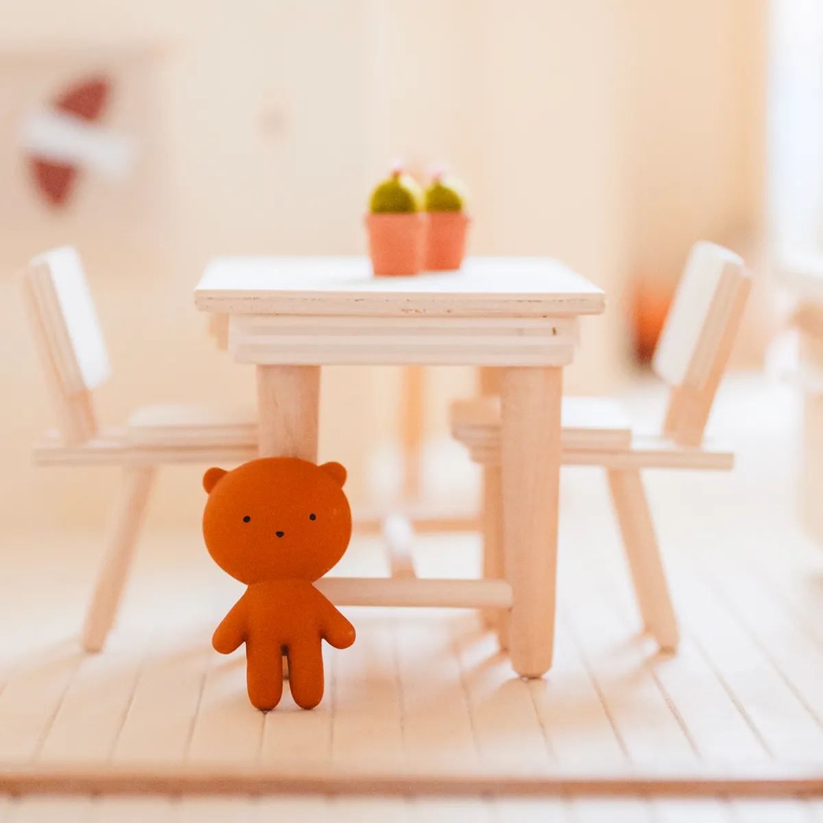 Het houten huis Emoties & Sociaal Gedrag | Creativiteit & Fantasie*Poppenhuis - meubel - eettafel met 2 stoelen