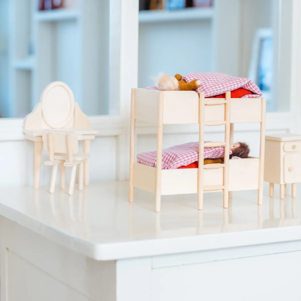 poppenhuis__meubel__kapta_3.webp Het houten huis Emoties & Sociaal Gedrag | Creativiteit & Fantasie*Poppenhuis - meubel - kaptafel
