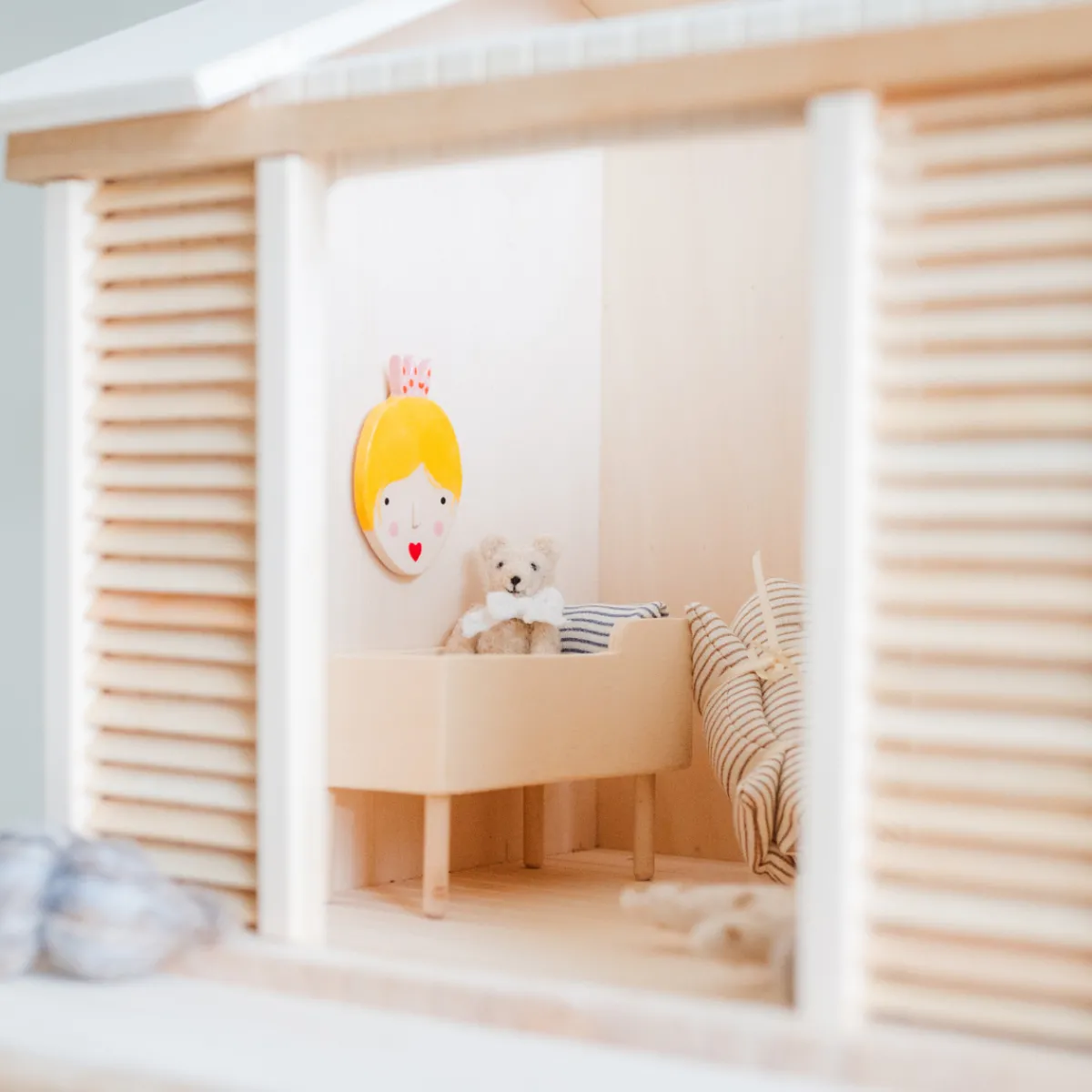poppenhuis__meubel__ledik_2.webp Het houten huis Emoties & Sociaal Gedrag | Creativiteit & Fantasie*Poppenhuis - meubel - ledikant