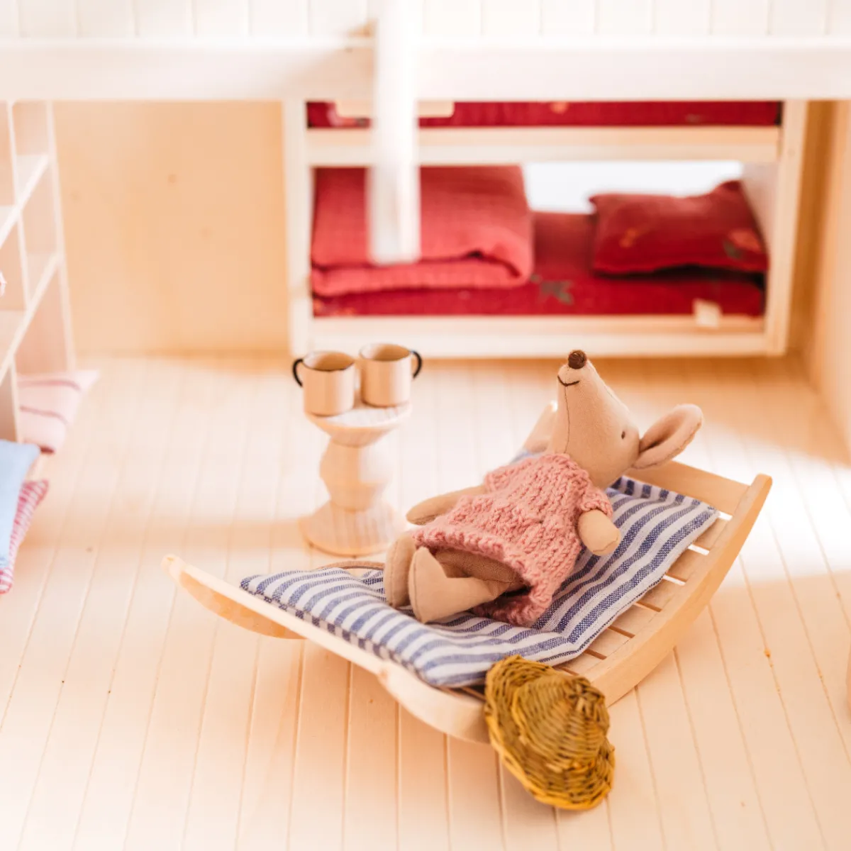 Het houten huis Emoties & Sociaal Gedrag | Creativiteit & Fantasie*Poppenhuis - meubel - schommelstoel
