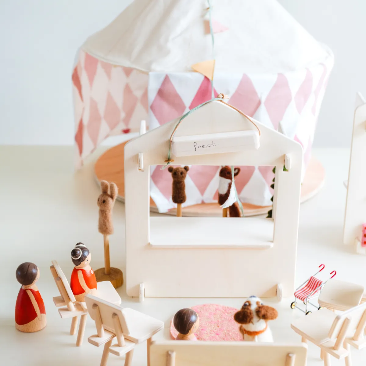 Het houten huis Emoties & Sociaal Gedrag | 5 Jaar*Poppenhuis - meubel - winkelkraam / poppenkast