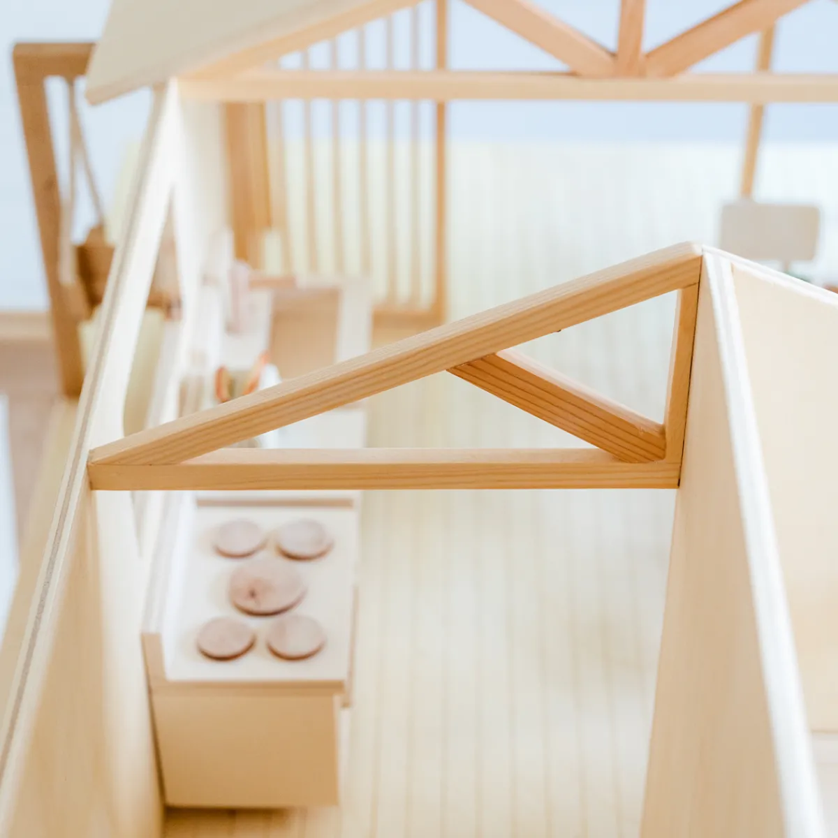 poppenhuis__schuurwoning_16.webp Het houten huis Emoties & Sociaal Gedrag | Creativiteit & Fantasie*Poppenhuis - Schuurwoning