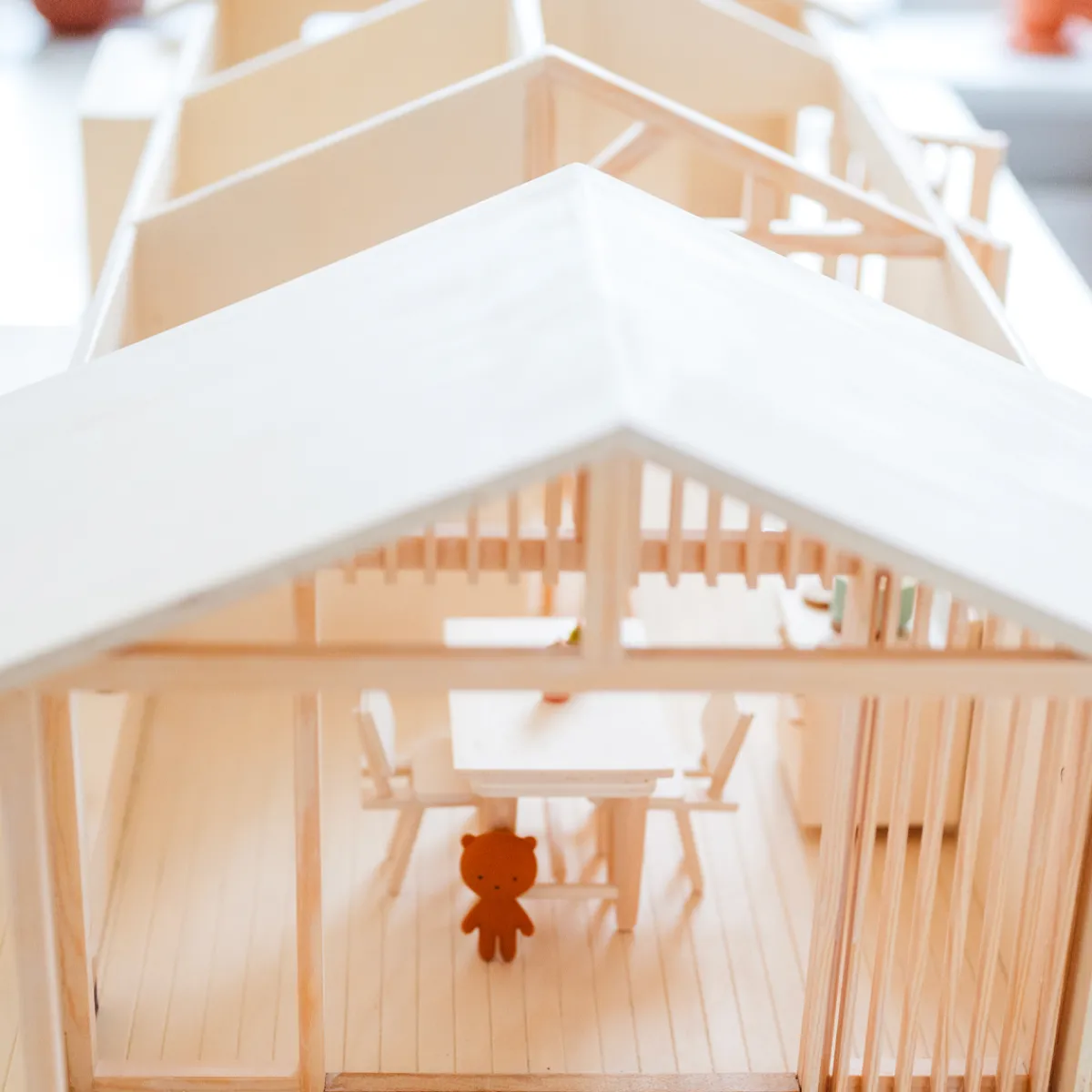 poppenhuis__schuurwoning_22.webp Het houten huis Emoties & Sociaal Gedrag | Creativiteit & Fantasie*Poppenhuis - Schuurwoning