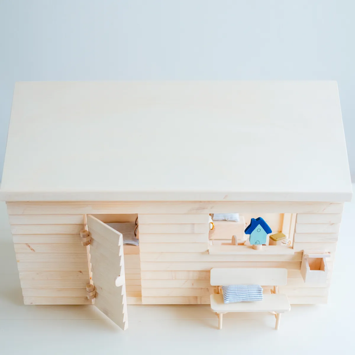 poppenhuis__tinyhouse_6.webp Het houten huis Creativiteit & Fantasie | 5 Jaar*Poppenhuis - Tinyhouse