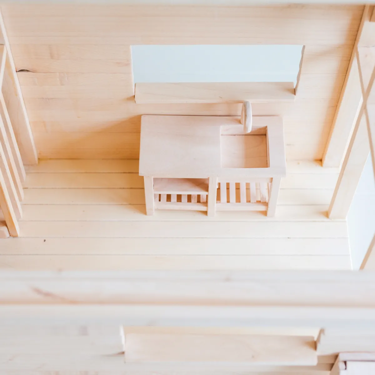 poppenhuis__tinyhouse_8.webp Het houten huis Creativiteit & Fantasie | 5 Jaar*Poppenhuis - Tinyhouse