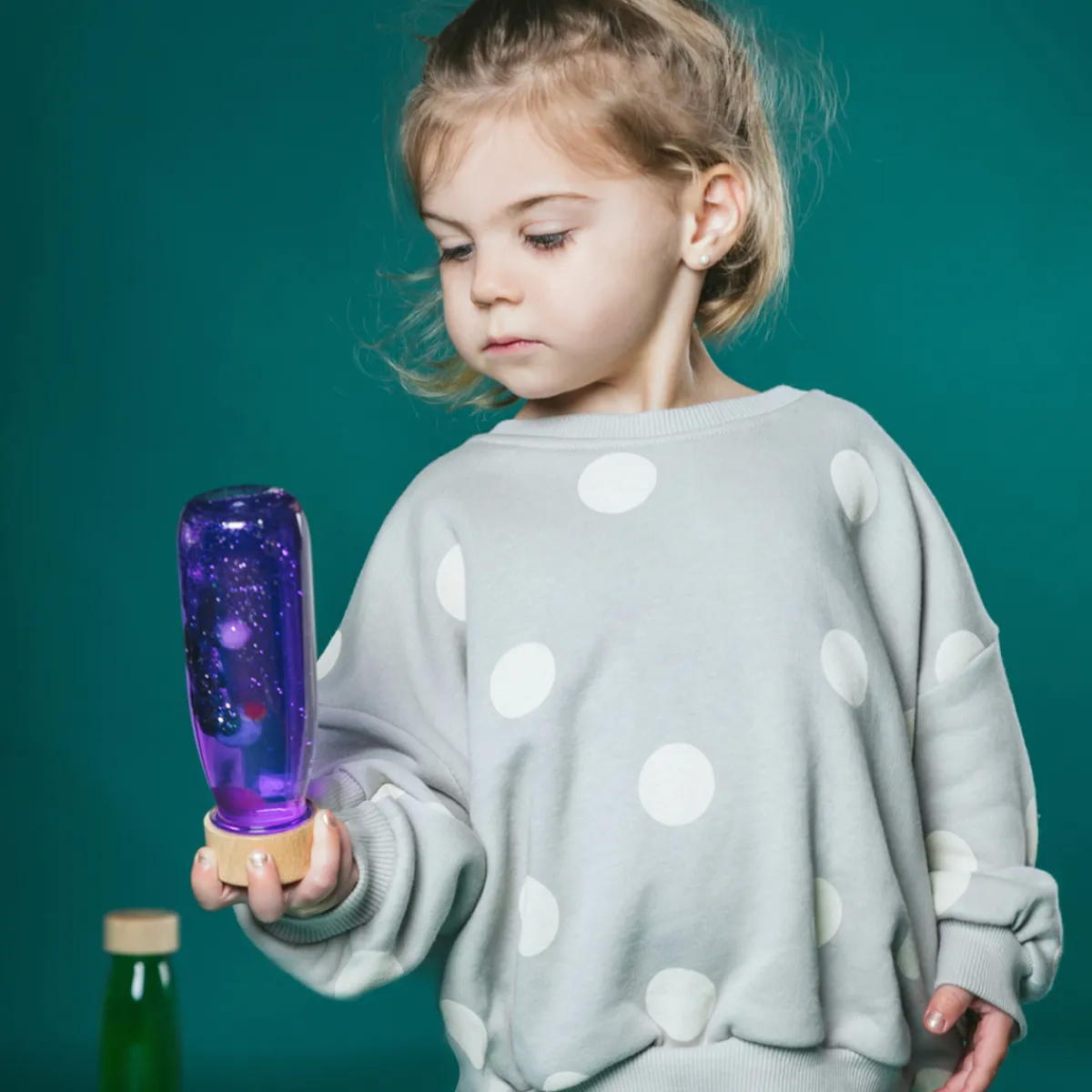sensorische_fles_float__p_2.webp Petit Boum Zintuigen | Motoriek*Sensorische fles float - Purple
