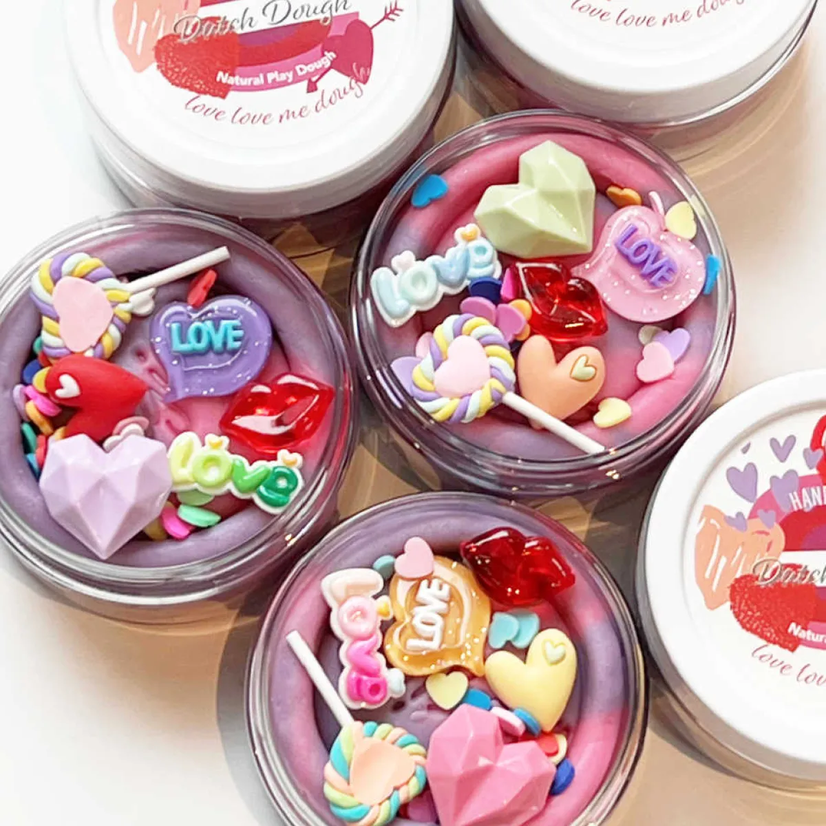 speelklei__love_love_me_d_2.webp Invitation to imagine Zintuigen | Motoriek*Speelklei - Love love me dough surprise pot