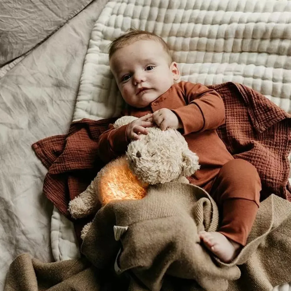 the_humming_bear__sand_na_4.webp Moonie Zintuigen | Emoties & Sociaal Gedrag*The Humming Bear - Sand Natur